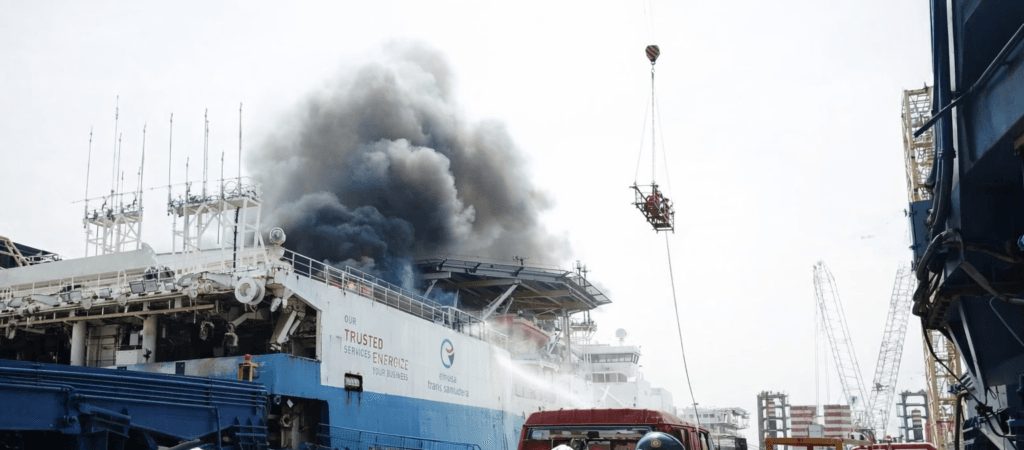 Kebakaran kembali melanda PT ASL Batam hari ini. Simak fakta rentetan kecelakaan fatal yang menewaskan belasan pekerja sepanjang 2025 dan desakan sanksi DPRD.