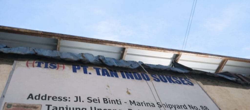 Papan nama perusahaan PT Tan Indo Sukses di Tanjung Uncang Batam.